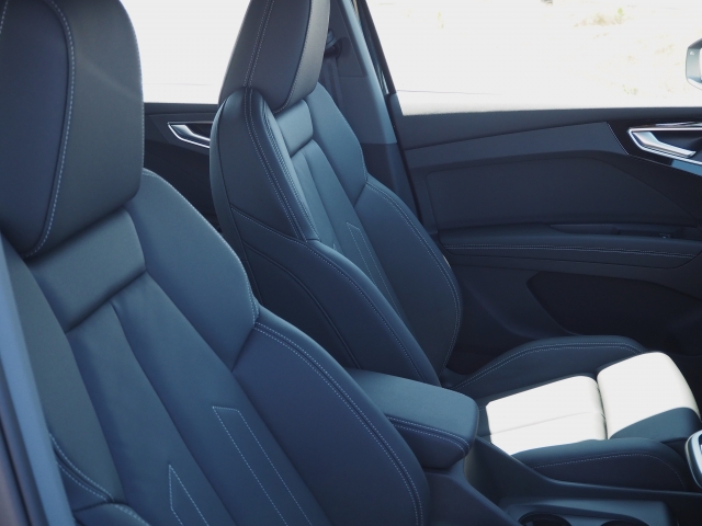 自動車シートの組立・検査