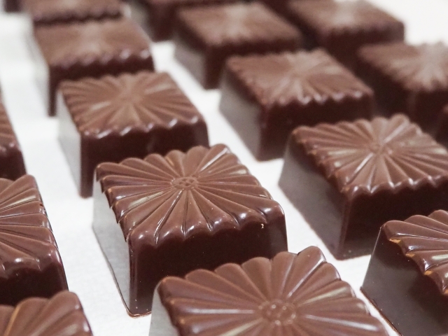 チョコレートお菓子の検品・仕分け・包装作業