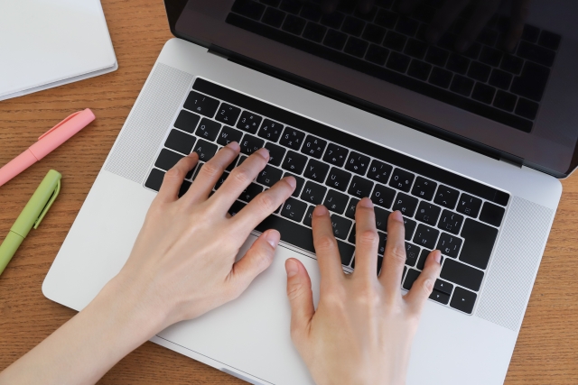 座り作業での検査・PC入力業務／経験不問