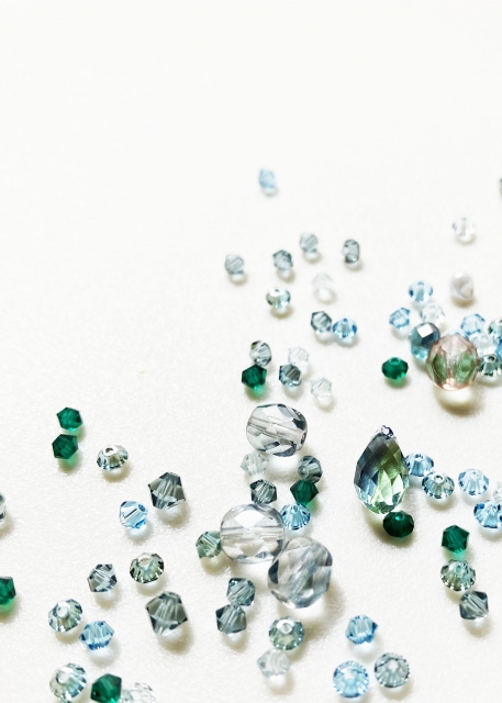 ガラスビーズの仕上げ・梱包・フォークリフト作業