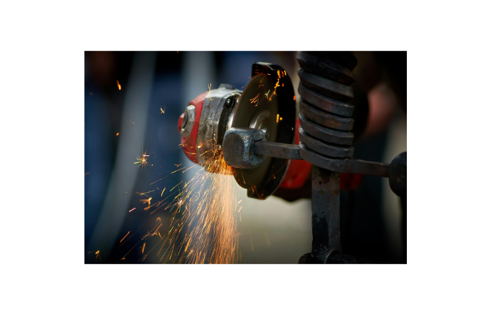 半導体製造装置の研磨剤製造における研磨業務