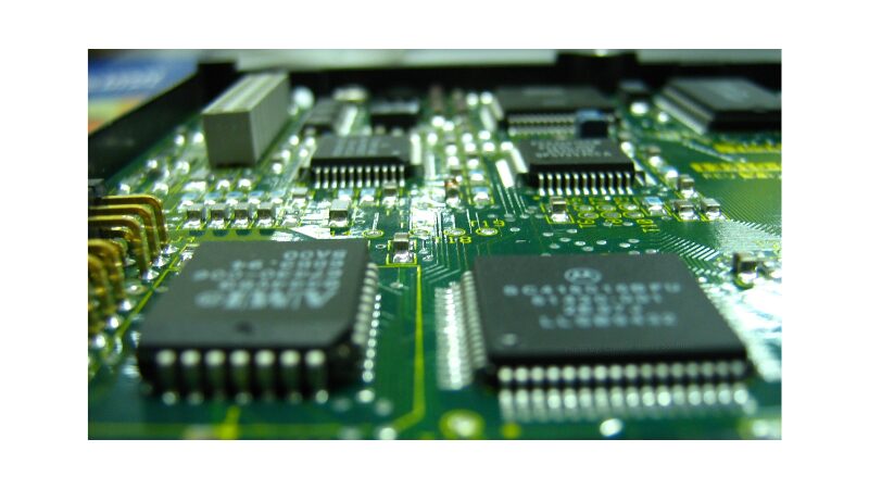 パワー半導体の前工程製造ライン。成膜・リソ・エッチングのマシンオペレーターのお仕事