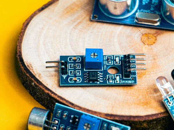 携帯電話に使用するモジュールの製造業務