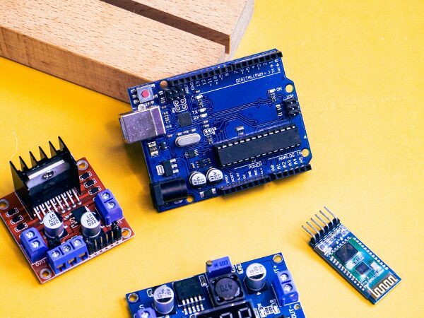 電子部品製造の簡単なマシン操作や検査をするお仕事